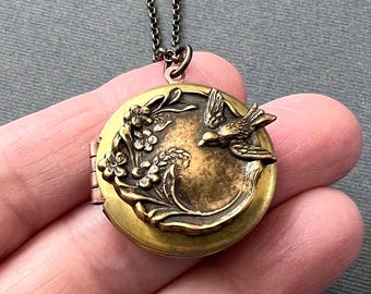 Vintage Bird Locket Floral Necklace Raw Brass Hidden Locket Unisex Bird Lover Gift Woodland Bird Antique Brass Garden Gift Family Photos