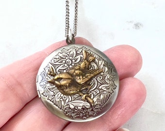 Floral Bird Locket Woodland Bird Nature Inspired Mother's Day Gifts Vintage Style Round Photo Locket Bird Watcher Gift Friendship Gift