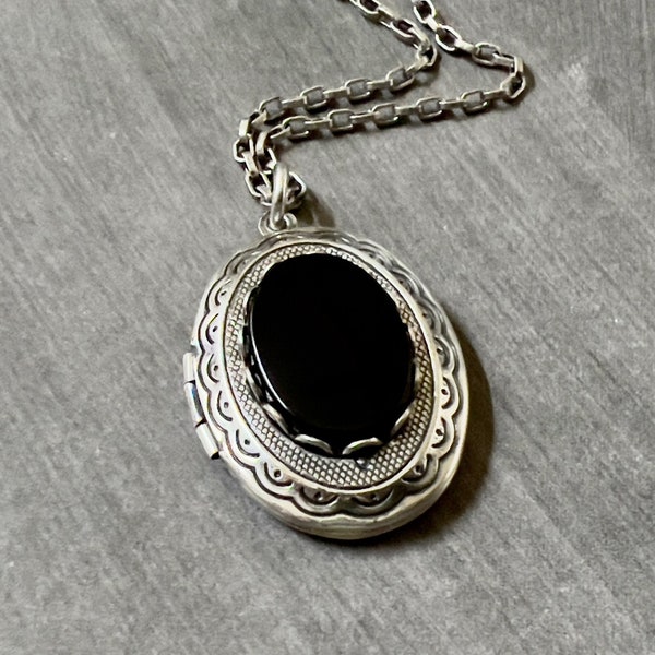 Oval Onyx Locket Necklace Vintage Inspired Black Gemstone Onyx Cabochon Mother's Day Gift Photograph Keeper Father's Day Gift Antique Silver