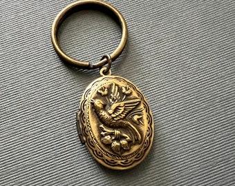 Locket Key Ring Bird Locket Key Chain Keychain Gift Floral Locket Nature Inspired Vintage Style House Key Holder Antique Brass Car Key Ring