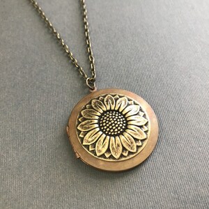 Vintage Sunflower Locket 1960s Copper Photo Locket Helianthus Garden Wedding Flower Necklace Girlfriend Wife Mom Gift Floral Bridesmaid Gift