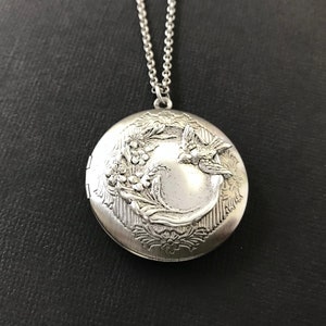 Silver Bird Locket Mother's Day Gifts Unisex Locket Baby Photo Locket Bird Watcher Gift Woodland Wedding Family Pet Photos Gifts for Friends