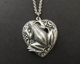 Frog Heart Necklace Victorian Floral Silver Heart Frog Prince Toad Gifts for Teens Girlfriend BFF Gift Flower Pendant Amphibian Layering