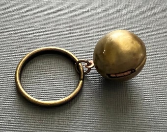 Vintage Ball Locket Key Ring 2 Photo Locket Key Chain Men's Gifts Unisex Patina Raw Brass Copper Old Sphere Locket Car Keychain Metal Ring