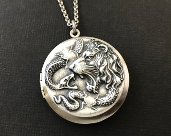 Roaring Lion Locket Serpent Necklace Unisex Men's Locket Father's Day Round Silver Pendant Family Children Photos Best Friend Boyfriend Gift