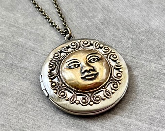 Moon Sun Locket Vintage Style Full Moon Face Celestial Unisex Gift Men's Locket Round Photo Pendant Necklace Antique Brass Girlfriend Gift