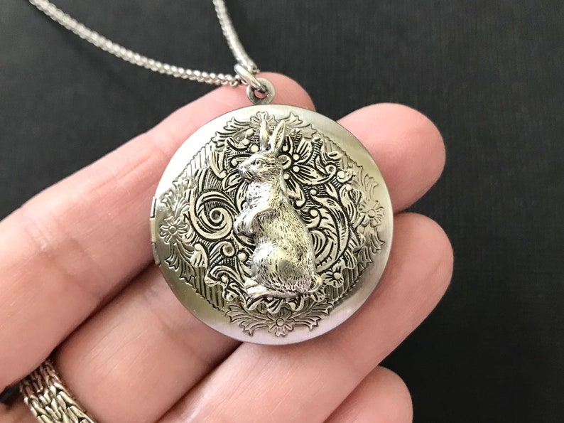 Silver Rabbit Locket Floral Bunny Antique Silver Locket Hare Keepsake Necklace Woodland Animal Easter Rabbit Child Photos Friendship Gift zdjęcie 5