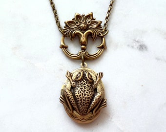 Frog Locket Necklace Vintage Style Nature Inspired Antique Brass Bronze Keepsake Locket Teen Jewelry Frog Lover Gift Oval Locket Tree Frog