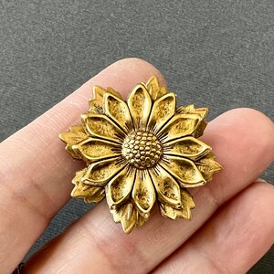 Gold Sun Brooch Pin – Vintage Round Sunflower Brooch For Shirts, Wedding Bouquets, Jewelry