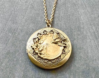 Floral Bird Locket Vintage Style Gold Bird Garden Necklace Mother's Day Gift Bird Watcher Baby Photos Round Pendant Graduation Friend Gift