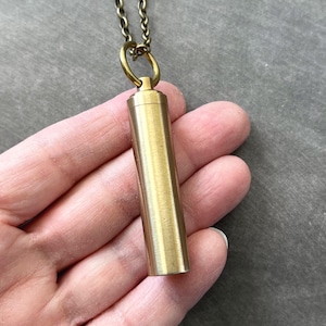 Large Pill Vial Men&#39;s Necklace Secret Stash Cylinder Capsule Medicine Holder Cremation Ash Tube Solid Brass Urn Memorial Jewelry Unisex Gift