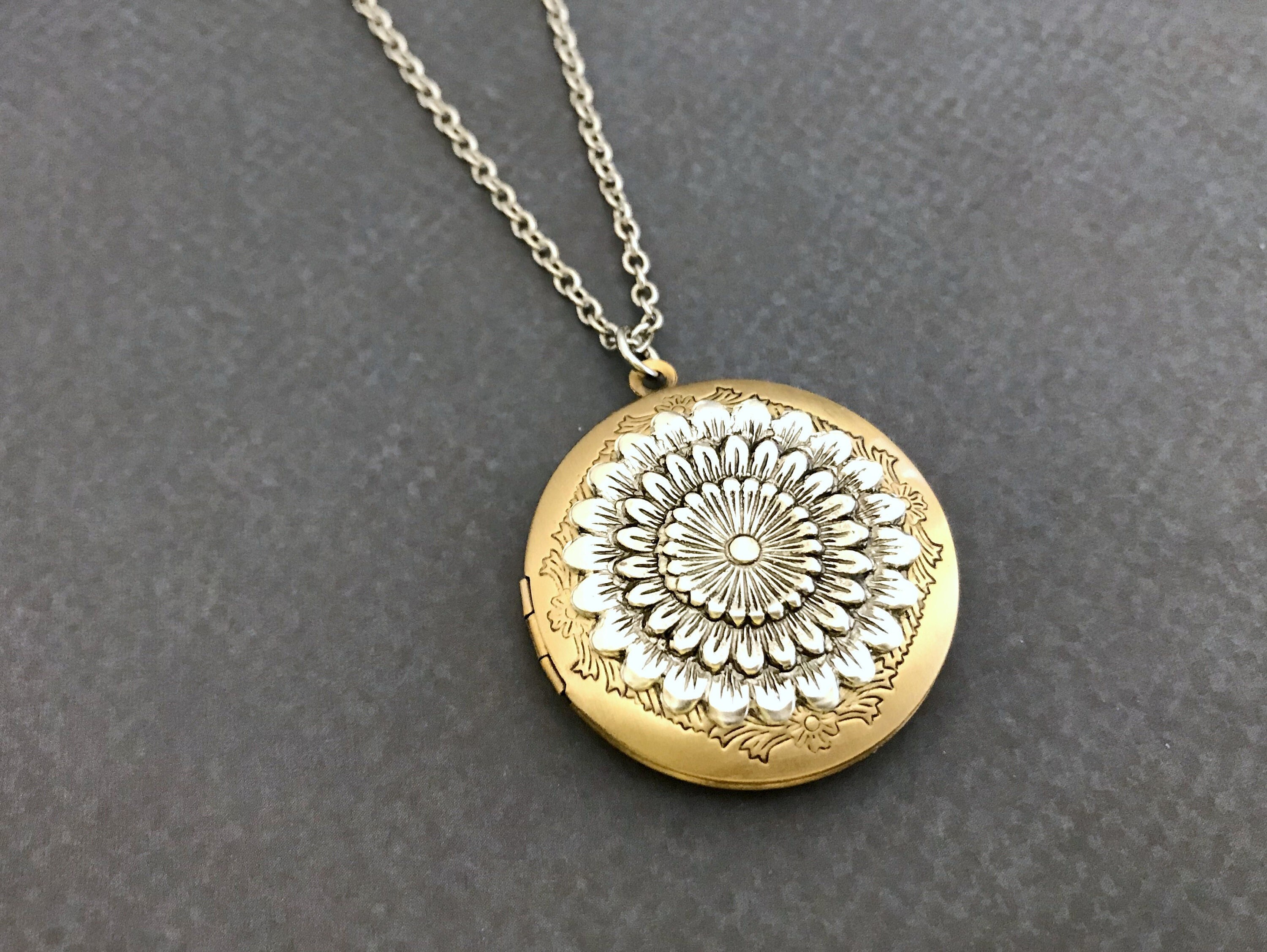 Silver Floral Locket Dahlia Flower Valentine's Day Gift Bridesmaid Gift Nature Lover Photo Locket Garden Flower Round Pendant Keepsake BFF