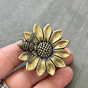 Sunflower Bee Brooch Gold Wildflower Bee Pin Nature Inspired Large Garden Flower Floral Woodland Wedding Bohemian Bee Pin Shawl Pin Gift