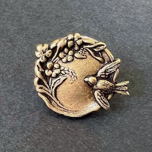 Bird Brooch Nature Lapel Pin Bird Tie Tack Bird Lover Men's Gift Woodland Flower Unisex Gift Vintage Style Garden Wedding Pin Gifts for Her