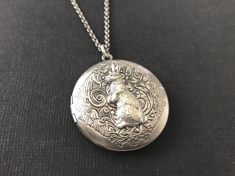 Silver Rabbit Locket Floral Bunny Antique Silver Locket Hare Keepsake Necklace Woodland Animal Easter Rabbit Child Photos Friendship Gift zdjęcie 1