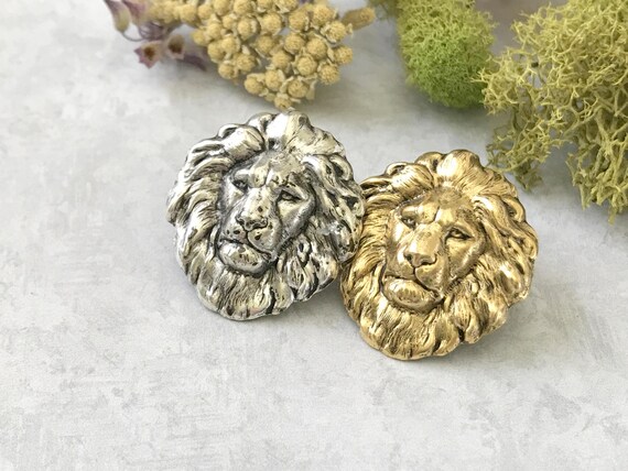 Lion brooch pin discount