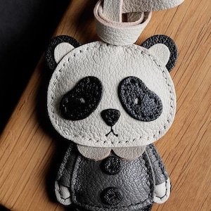 Panda Puppe Schlüsselanhänger Schultasche Anhänger Anpassung Reines handgemachtes Auto Schlüsselanhänger Taschenanhänger Handmade Lederhandwerk
