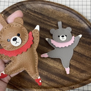 Pendentif de ballet dansant Le petit ours, pendentif de sac de porte-clés de voiture fait main, artisanat en cuir fait main