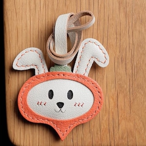 Le lapin se faisant passer pour une carotte, porte-clés, cartable, pendentif, personnalisation, pur fait main, voiture, porte-clés, sac, pendentif, artisanat en cuir fait main
