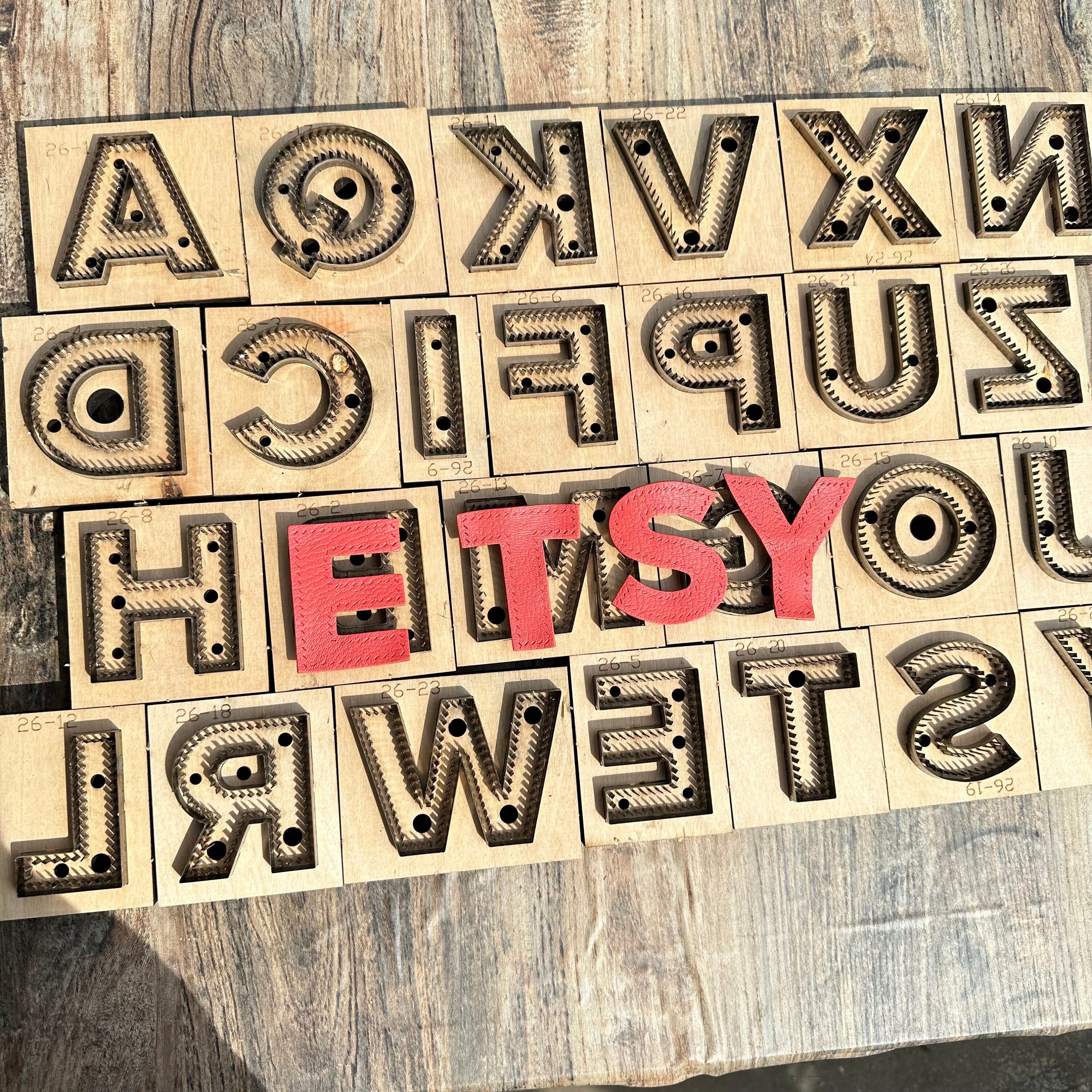 Sizzix alphabet set - Etsy 日本