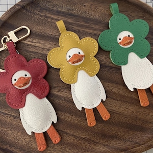 Enten-Puppe mit Blumenanhänger Anpassung Pure Handmade Car Keychain Taschenanhänger Handmade Leather Crafts
