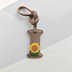 Pendentif en cuir avec inscription tournesol, pendentif porte-clés, personnalisation, porte-clés de voiture fait main, pendentif de sac, artisanat en cuir fait main