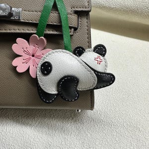 Pendentif porte-clés panda et fleurs de cerisier Personnalisation Porte-clés de voiture pur fait main Pendentif Artisanat en cuir fait main
