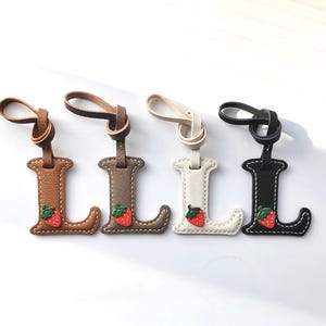 Pendentif lettrage fraise pendentif porte-clés Personnalisation porte-clés de voiture fait main pur pendentif sac artisanat en cuir fait main