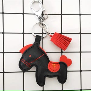 Personnalisation du pendentif cheval porte-clés cartable pur fait main voiture porte-clés pendentif artisanat en cuir fait main