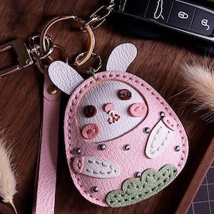 Porte-clés lapin fraise cartable pendentif personnalisation pur porte-clés de voiture fait main sac pendentif artisanat en cuir fait main
