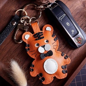 Puppe Tiger Schlüsselanhänger Schultasche Anhänger Anpassung Pure Handmade Car Schlüsselanhänger Tasche Anhänger Handmade Leather Crafts