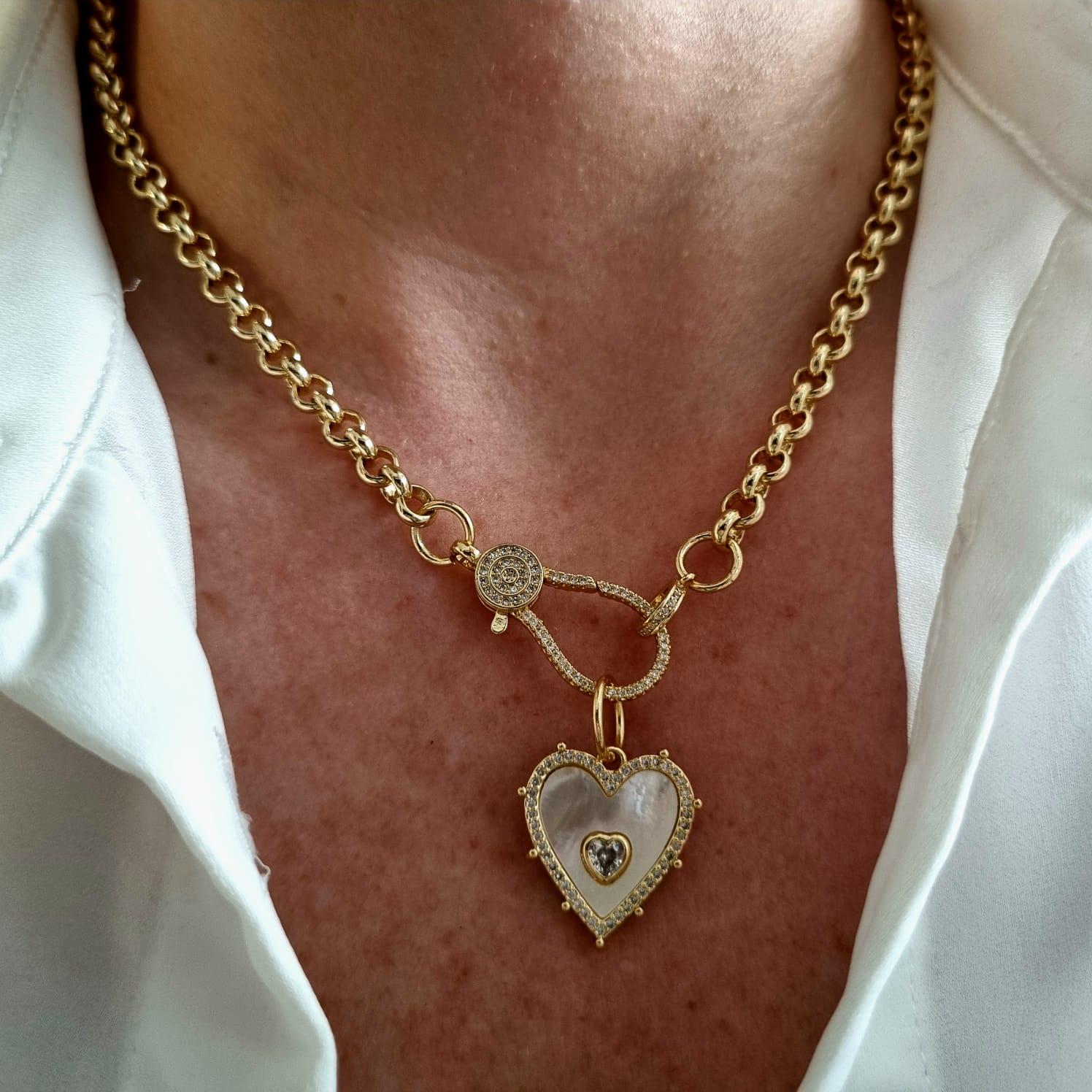 Colar de coração banhado a ouro com zircônia brilhante – um presente perfeito para o amor