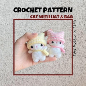 Könnte beinhalten: Häkelanleitung für eine Katze mit Hut und Tasche. Die Anleitung ist mit "Einfach bis Mittel" gekennzeichnet.