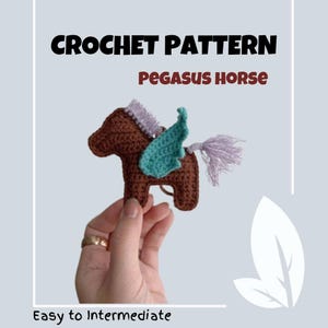 Patrón de crochet del caballo pegaso Llavero de caballo alado Amigurumi PDF Low Stuff Pequeño y lindo muñeco de caballo de peluche Sonajero para bebé Regalo para baby shower