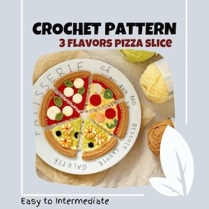 Puede incluir: Patrón de crochet para una rebanada de pizza con tres ingredientes diferentes. Las rebanadas de pizza están tejidas a crochet en diferentes colores y tienen detalles realistas. El patrón está etiquetado como "3 Flavors Pizza Slice" y "Fácil a Intermedio".
