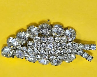 Spilla a foglia con strass, bombata 3D