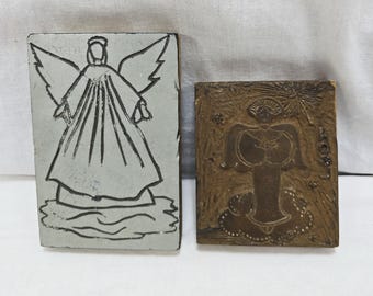 Paar vintage gesneden engelen met linoleumprint