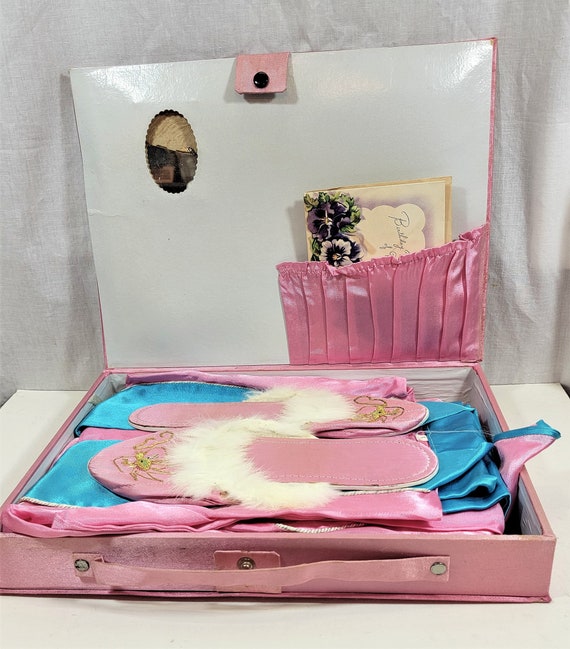 Vintage 1950s Pajamas Robe and Slippers Set New in Bo… Gem
