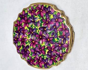 Stratton Powder Compact Vintage VIOLETS Flower Lid England Scalloped with Puff and Net