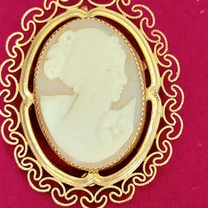 Vintage  Cameo Brooch Pin 1/20 12k gf with Filigree Frame and Alternative Pendant Hook