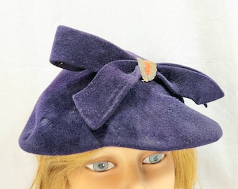 Vintage 1930s Navy Velour Bonnet, 30s Blue Fur Felt Bow Hat, Depression Era Cap, 21 1/2"