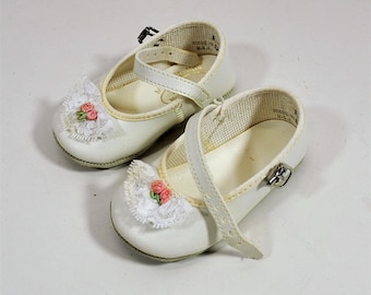 Wee Kids White Mary Janes With Lace and Pink Roses, Adjustable Straps, Size 1