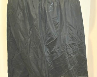 VENTA FINAL Combinación vintage negra, de nailon con borde inferior festoneado e inserción transparente, talla pequeña