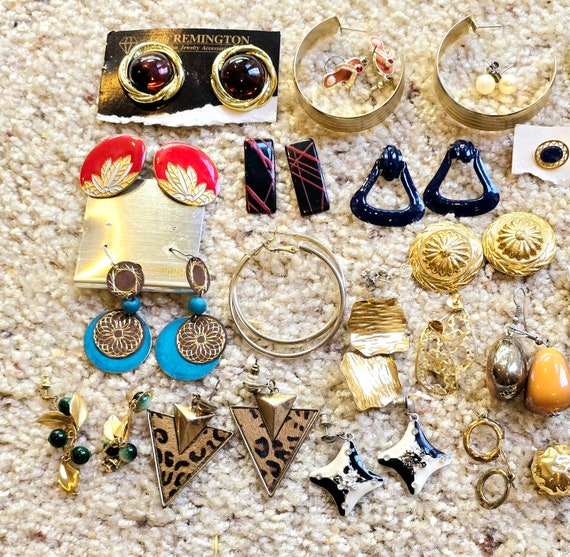 Vintage Lot of  29 Pairs of Pierced Earrings, Som… - image 2