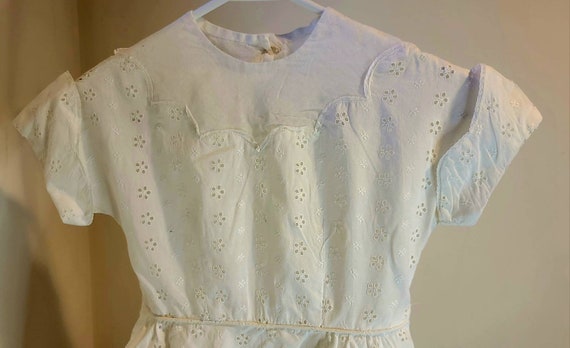 Vintage Girl's White Eyelet Dress, Size 8? - image 3