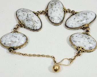 Vintage Konfetti Lucite Oval Discs Armband, Weiß und Gold auf Gold Ton Armband