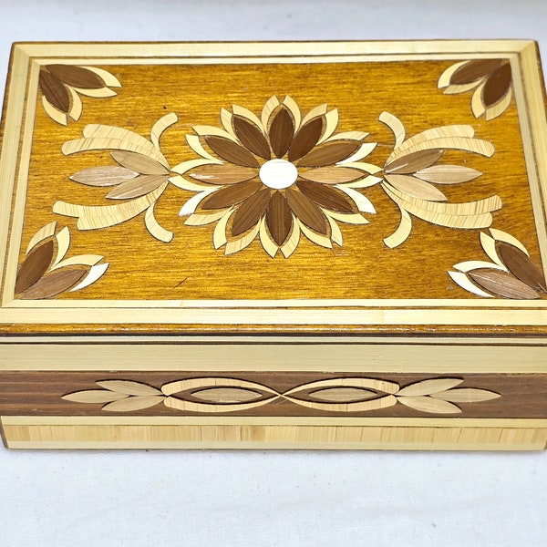 1970s Russian USSR Marquetry Inlay Straw Trinket Box With Wooden Hinge