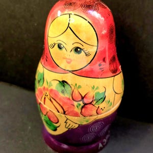 Vintage 4-1/4&quot; Russian Matryoshka Wood Nesting Dolls  Set Of 5 Vintage USSR Matryoshka Doll, Russian, Hand Painted Wooden Doll