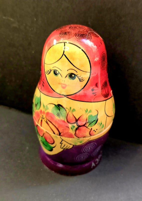 Set di bambole matrioska russe vintage da 4-1/4