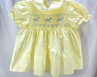 Robe jaune et blanche « Un petit ange » vintage de 24 mois, chevaux smockés Merry Go Round, bébés filles l